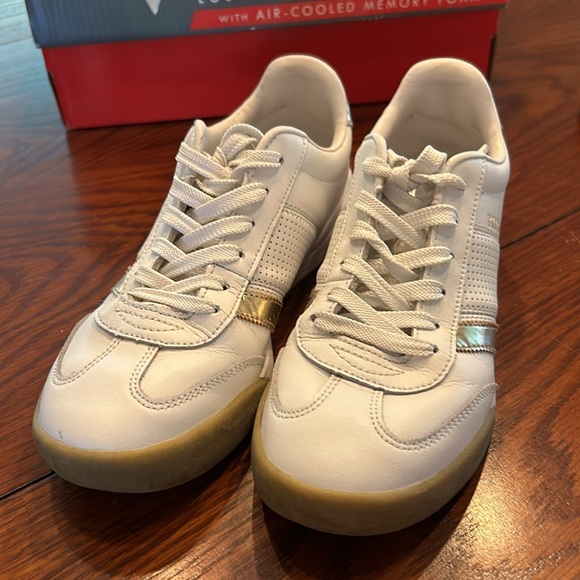 Skecher Fashion Sneakers. EUC. Size 6 / 36. From UK - Picture 4 of 5